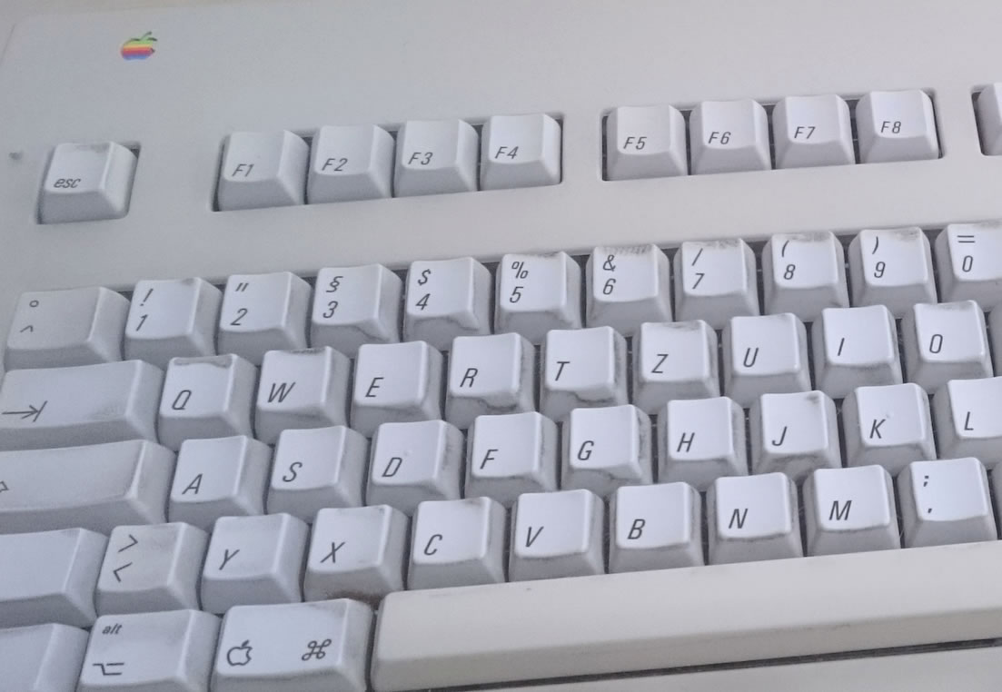 Ein altes Apple-Keyboard